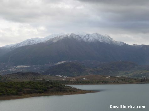 Pantano de La Viñuela a los pies de Sierra Tejeda - La Viñuela, Málaga, Andalucía