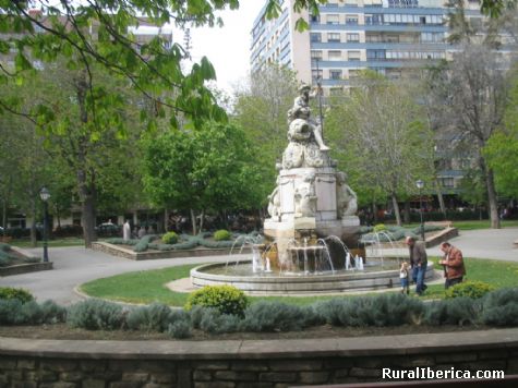 estatua de Neptuno en el jardin de San Francisco de Leon - leon, Len, Castilla y Len