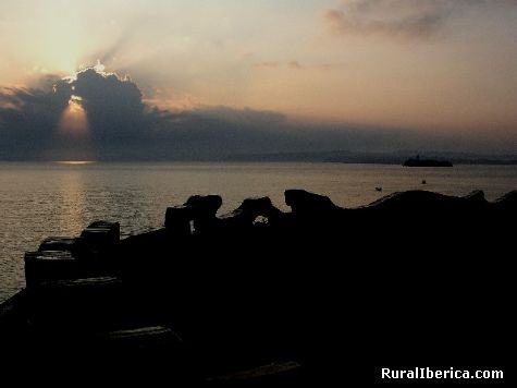 Amanecer en Piquio. Santander, Cantabria - Santander, Cantabria, Cantabria