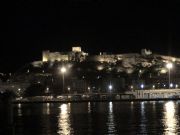 Alcazaba de noche a los pies del mar. Almer�a