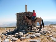Subida a Serrota a caballo. Muotello, vila