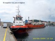 Remolcador en el puerto de Ribeira