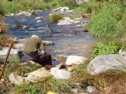 Joaquin Sanfiz  bateando  en el  rio Navelgas