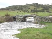 Puente de piedra tradicional. Alsite, Zamora