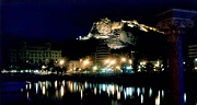Vista nocturna de Alicante desde el Puerto