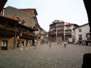 Plaza. Comillas, Cantabria