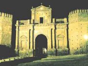 Puerta de Cordoba de noche en Carmona