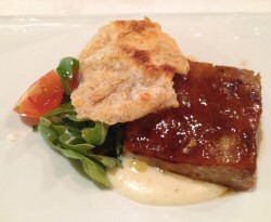 Cochinillo con crema de patata en Locum